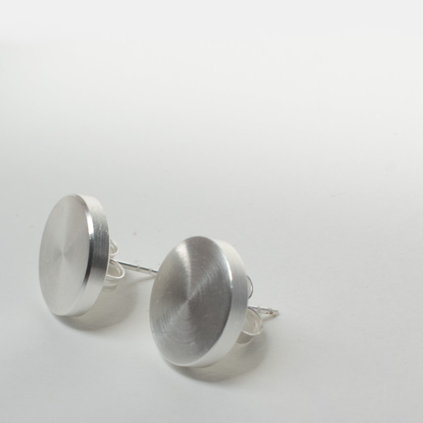 Two Large Peas Ear Studs_Silver