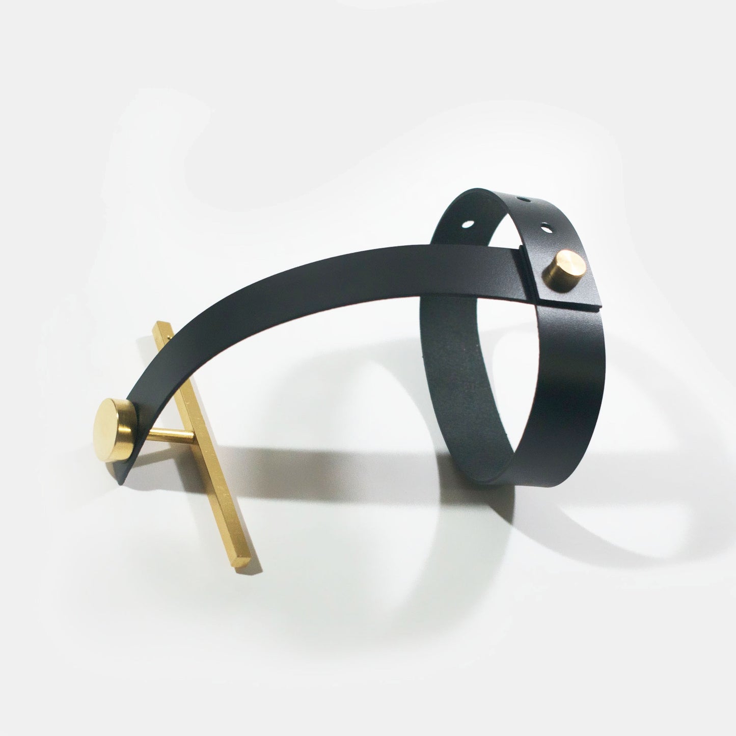 A Bar Circle Machination - Hand Accessory