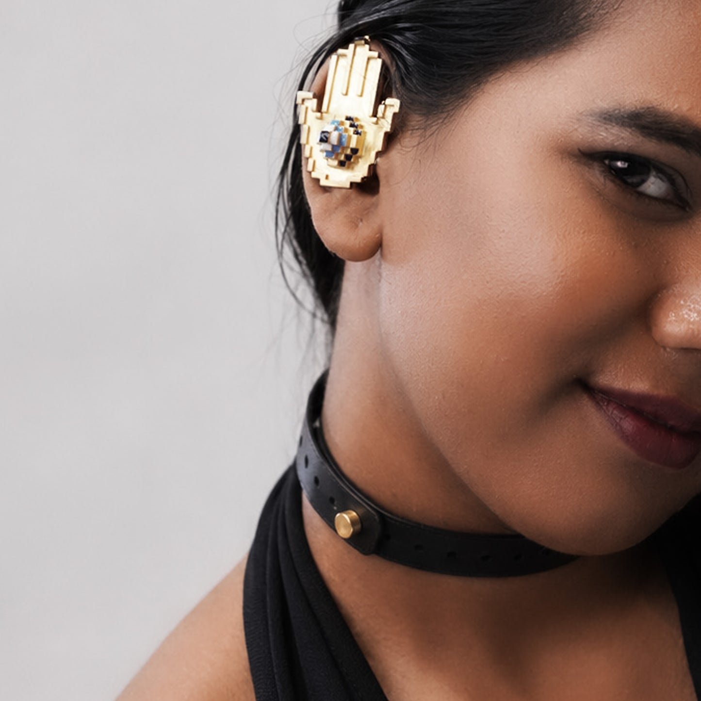 Pixel Palm  choker