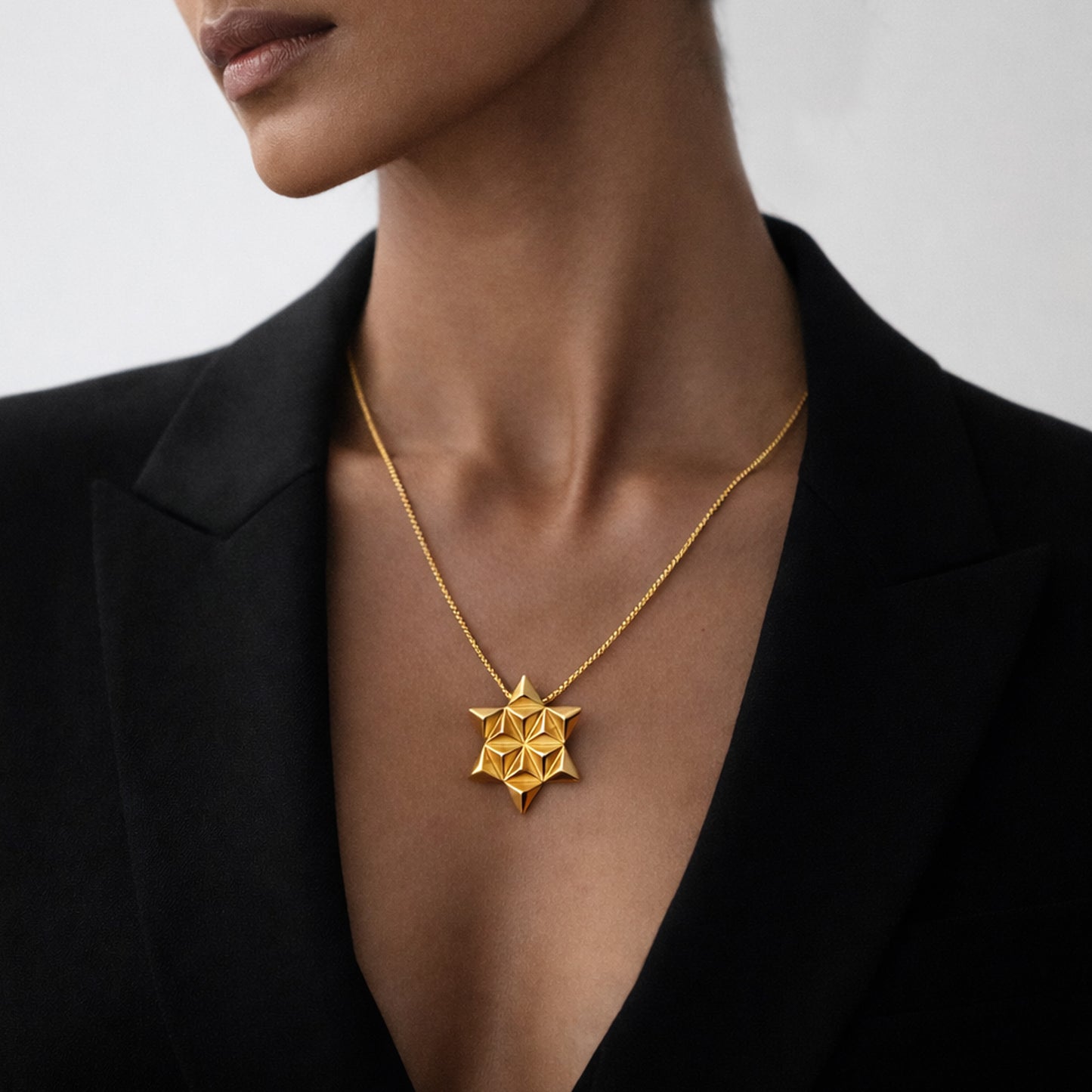 Trine pendant and chain