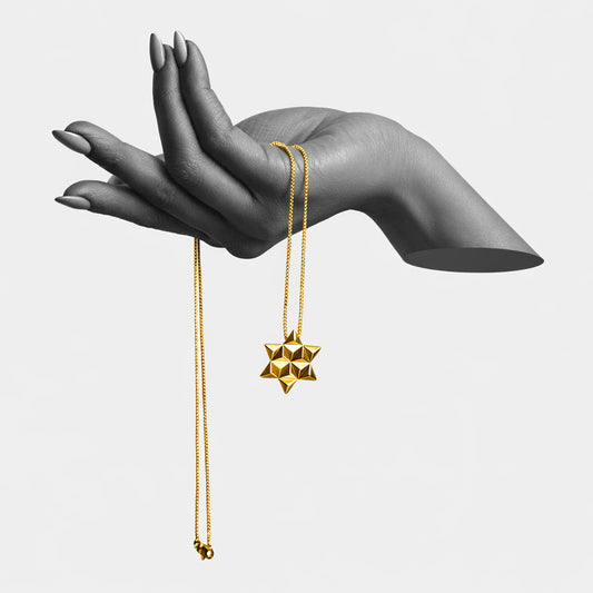 Trine pendant and chain