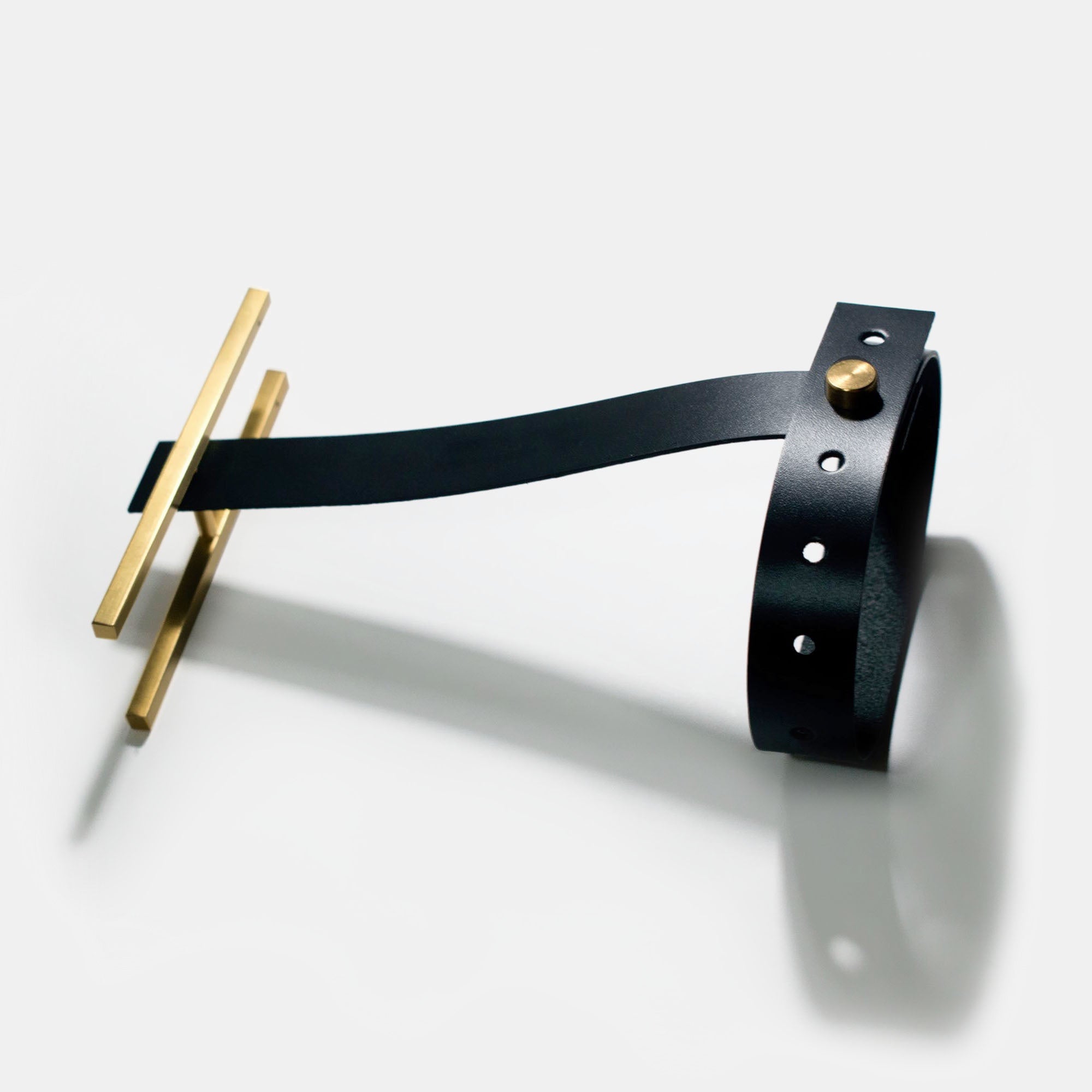 Contraption Hand Accessory – NO NA MÉ